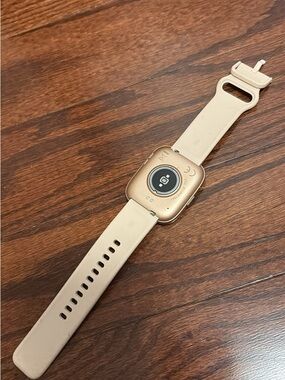 Amazon Gold Smartwatch with Cream Silicone Band